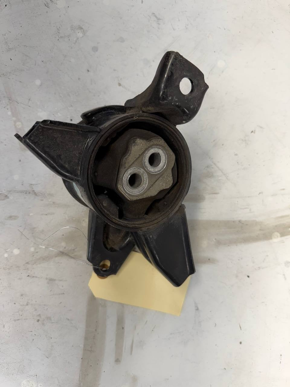 2015 Kia Cadenza Left Engine Mount Motor Mount LH OEM Used