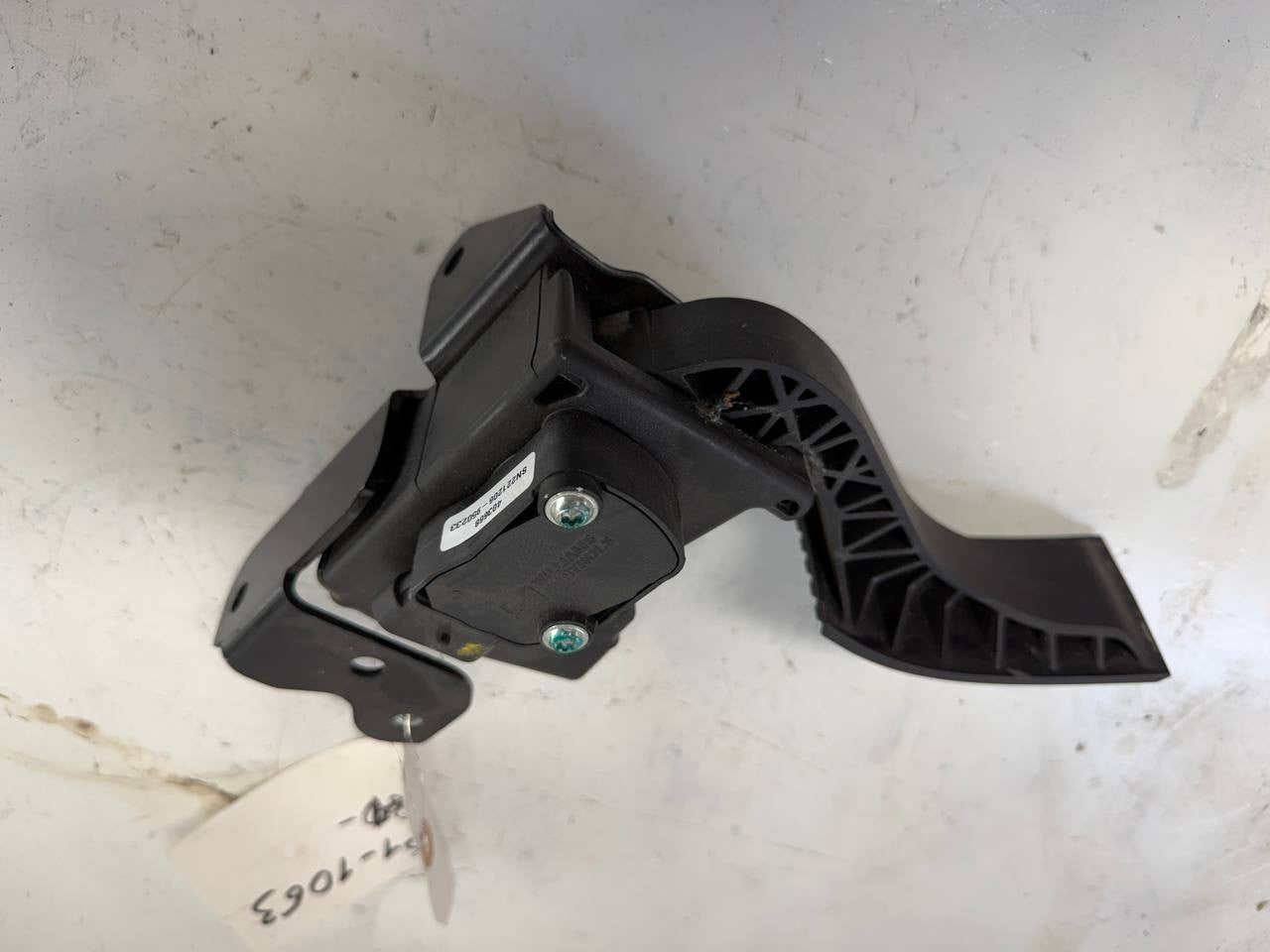 International Navistar Accelerator Pedal Assembly 4157363C1 OEM Used
