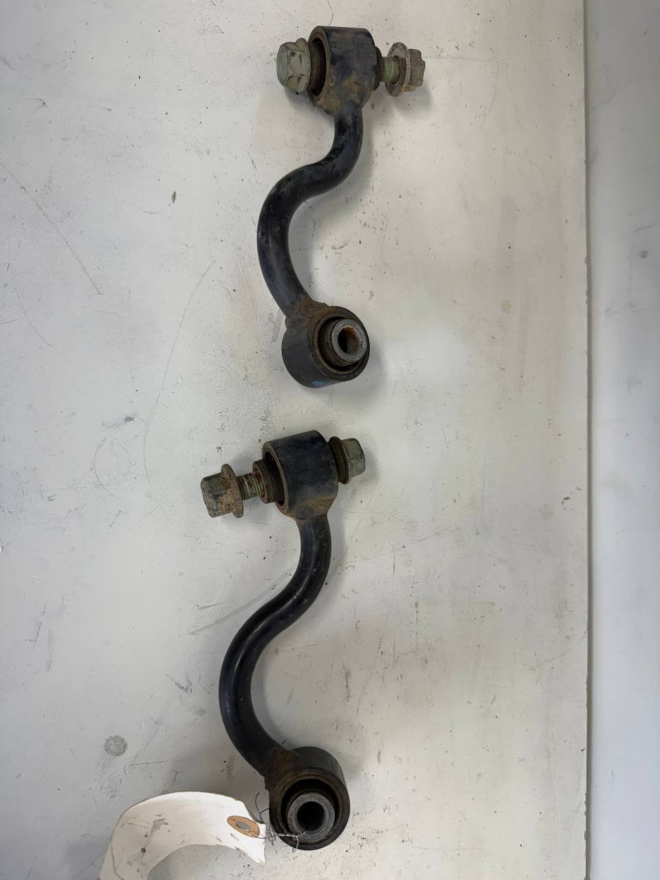 2019 Nissan Rogue Rear Control Arm Set of 2 OEM Used