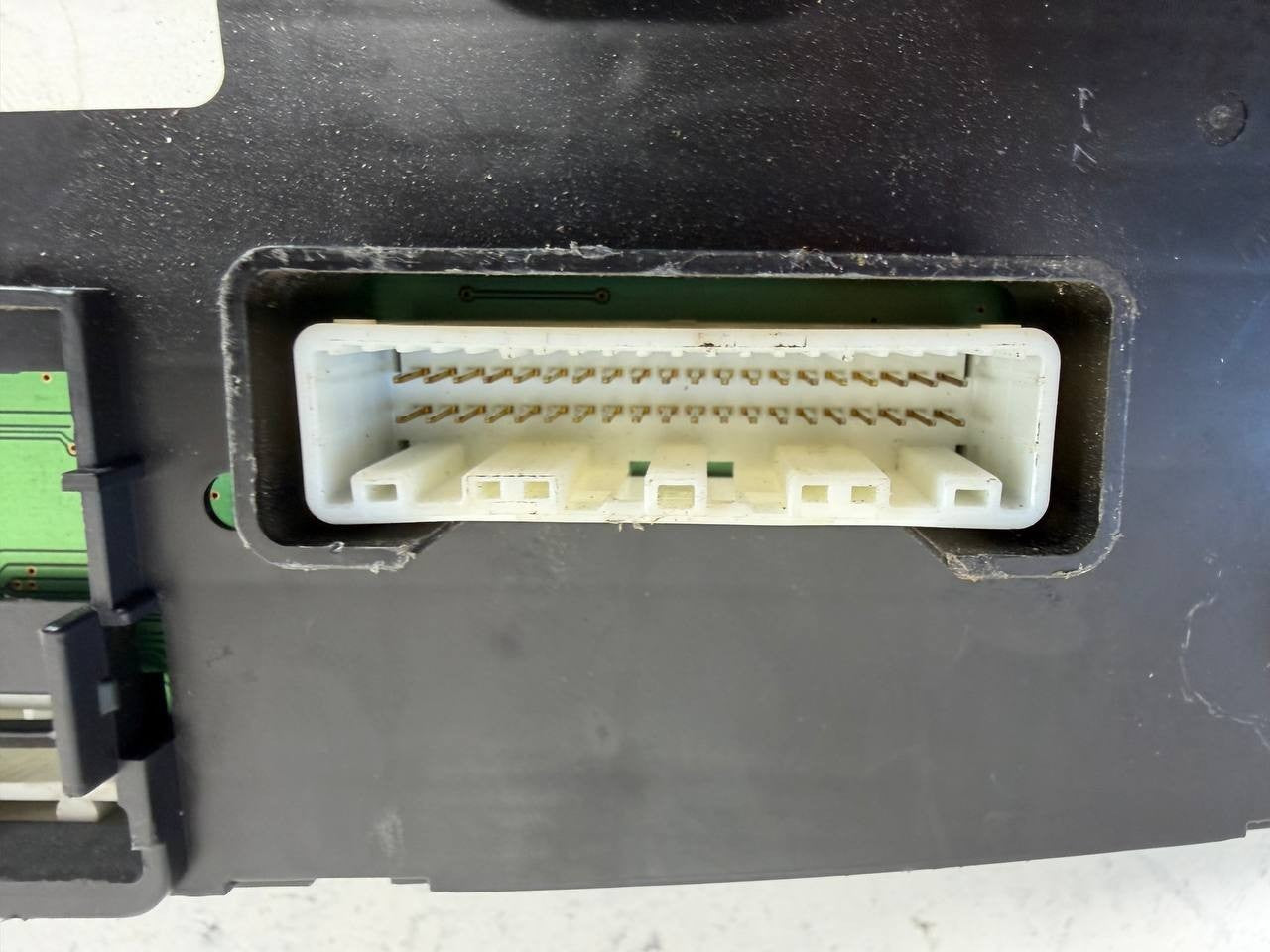Isuzu NPR Instrument Cluster Speedometer 8983256462 Used OEM