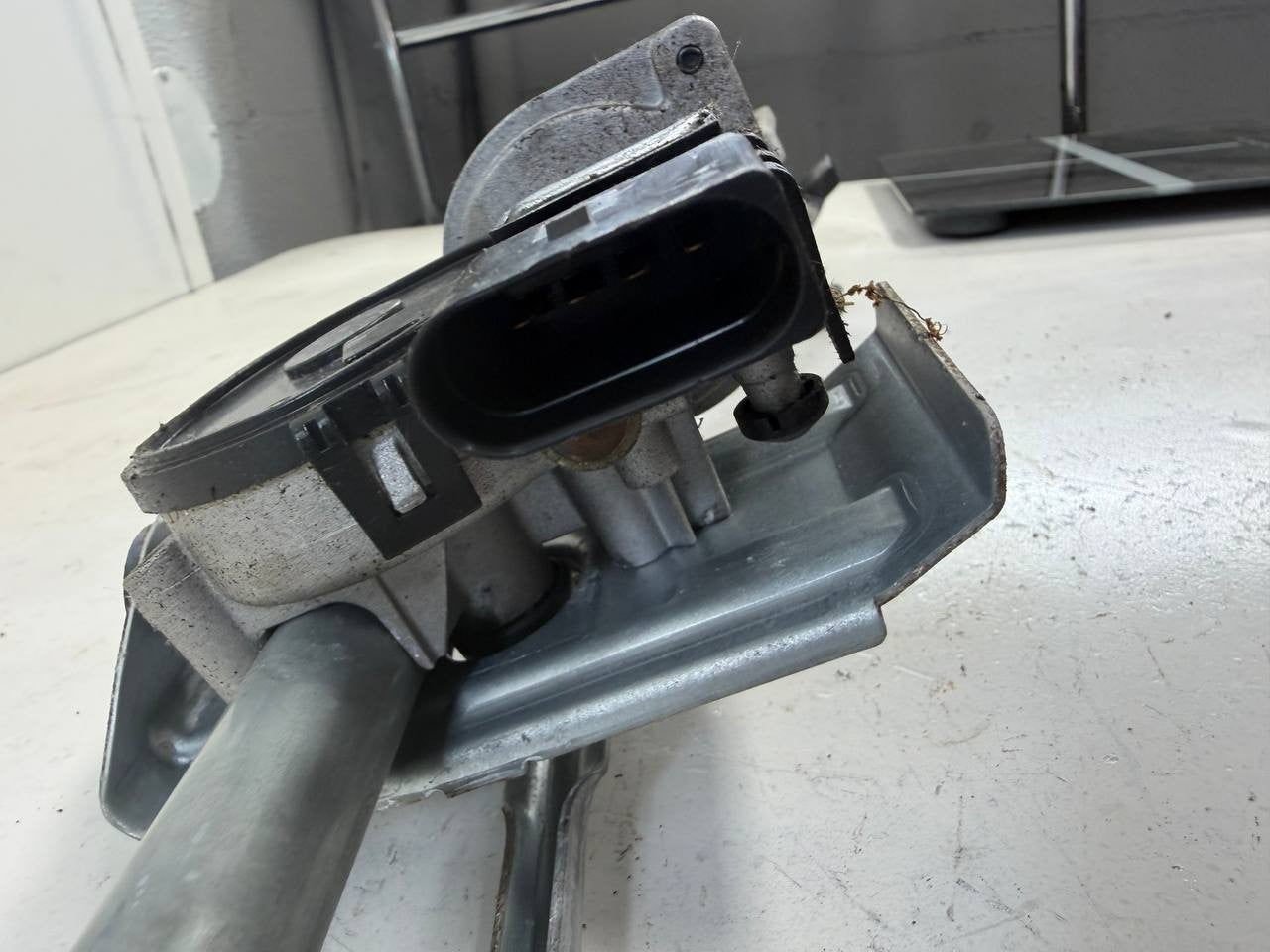 2016 Kia Sedona Windshield Wiper Linkage OEM Used