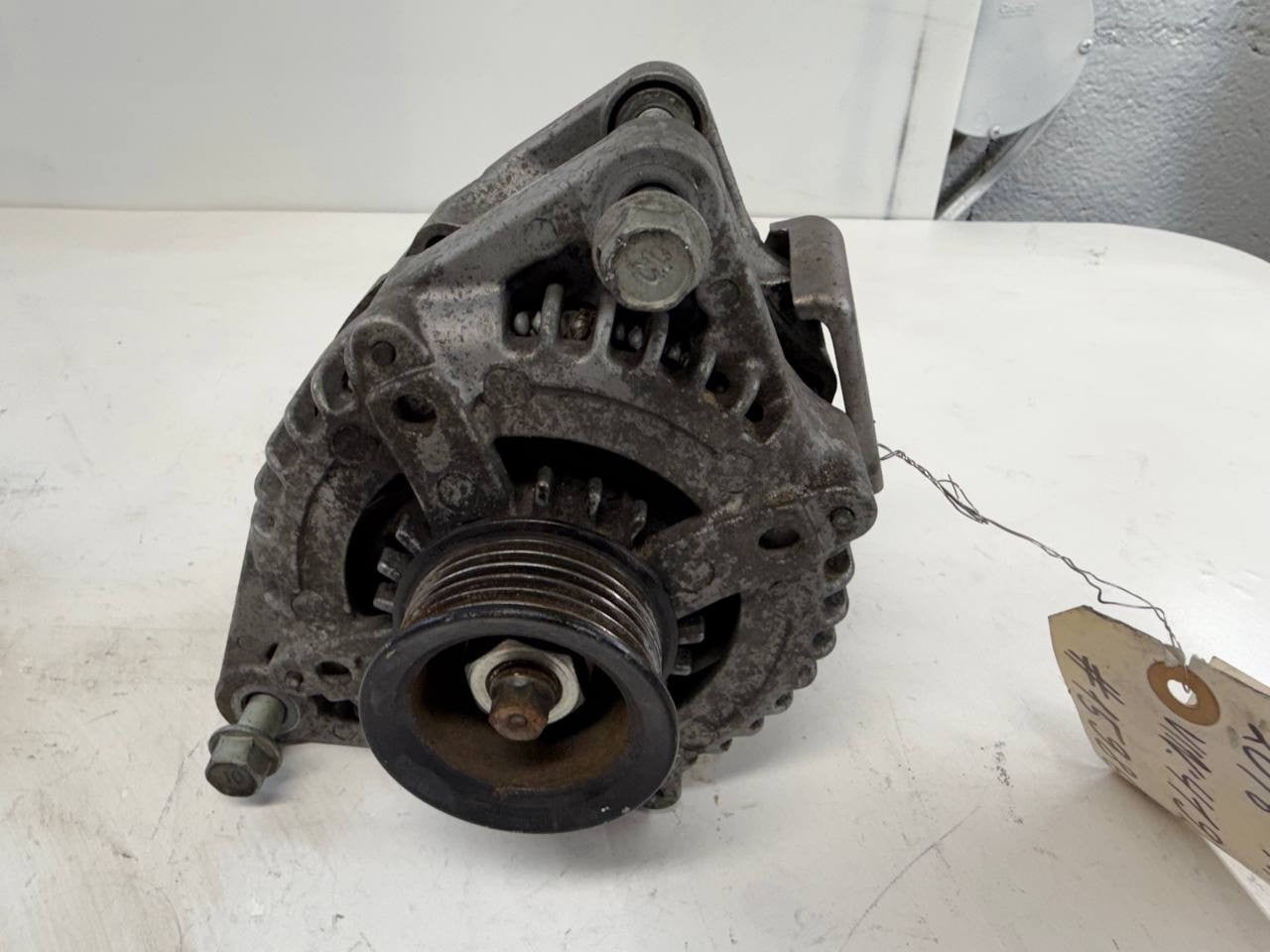 2016 Kia Sedona Alternator Generator 373003C510 OEM Used