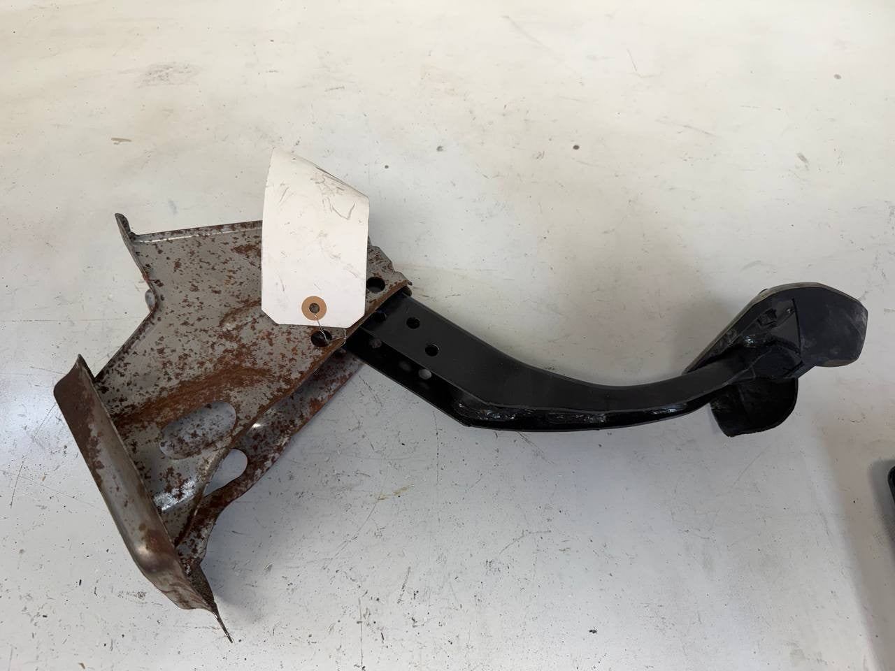 2016 Volkswagen Passat Brake Pedal Assembly OEM Used
