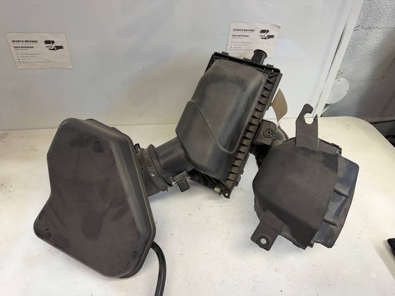 2009 Mazda cx9 Air Cleaner Intake Box Assembly OEM Used