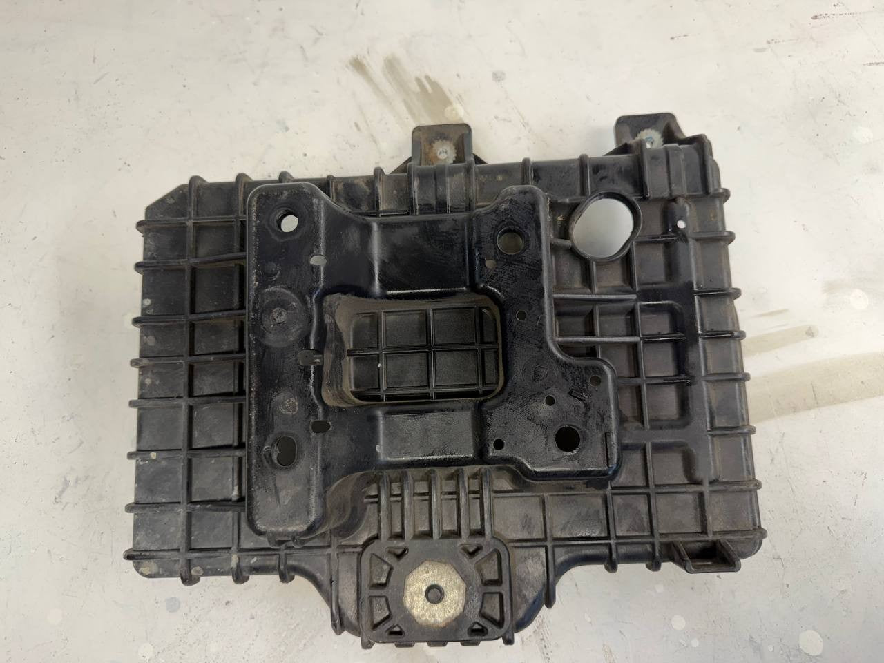2014-2016 Kia Cadenza Battery Tray 37150-3R100 OEM Used