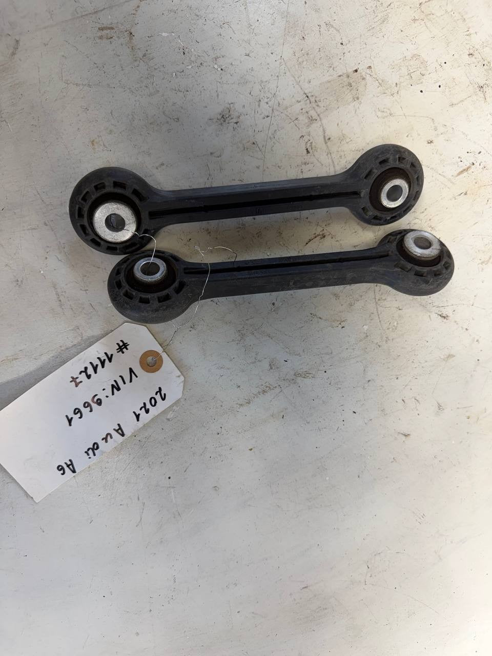 Audi A6 2021 Front Stabilizer Sway Bar End Link 8K0-411-317D OEM Used