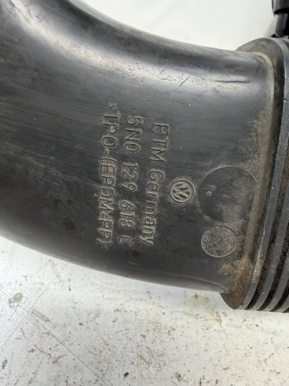 Volkswagen Tiguan 2015 Air Intake Air Filter Box Housing Assembly 1K0129607AG