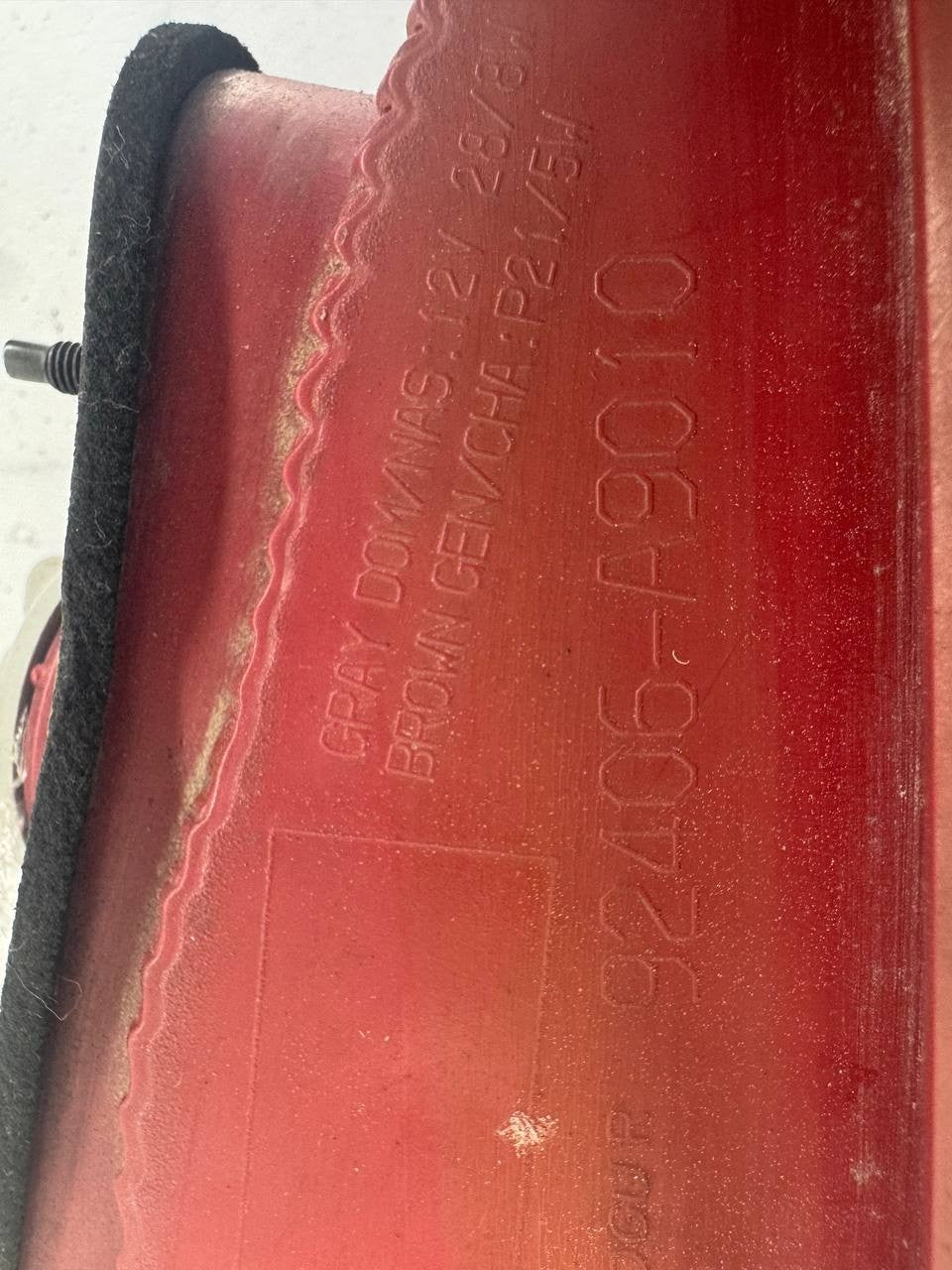 2015 Kia Sedona Right Rear Tail Light Lamp 92406A9010 OEM Used