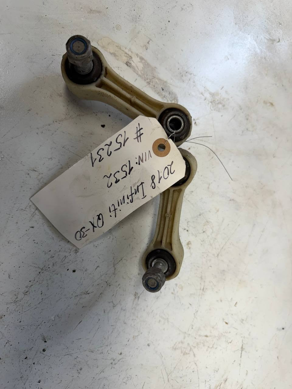2018 Infinity qx30 Pair of Control Arms OEM Used