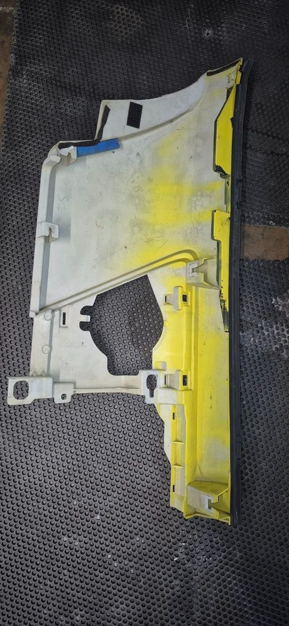 Isuzu Forward Front Corner Panel Set (L/R) 2007-2020