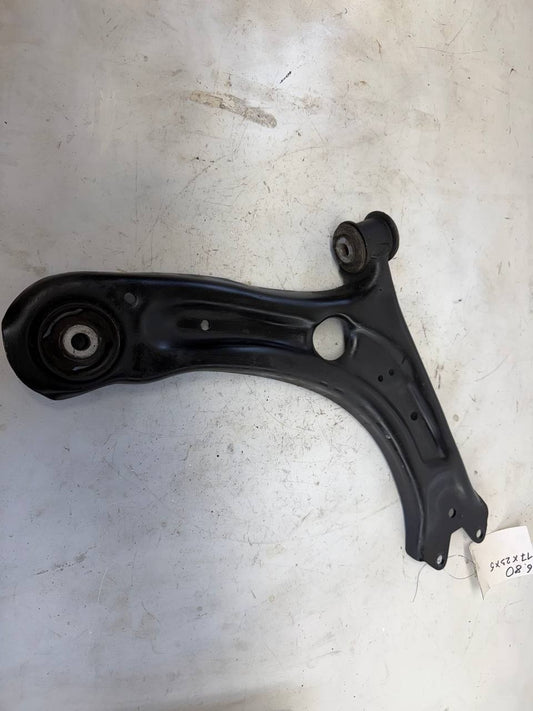 2020 Volkswagen Passat Front Right Control Arm 561407152С OEM Used