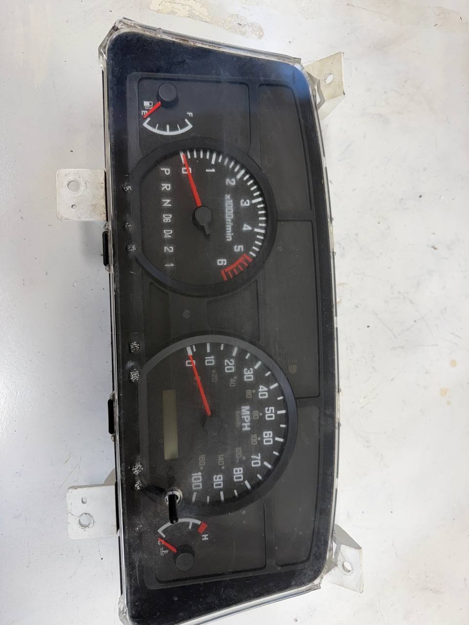 Isuzu NPR Instrument Cluster Speedometer 8983256462 Used OEM