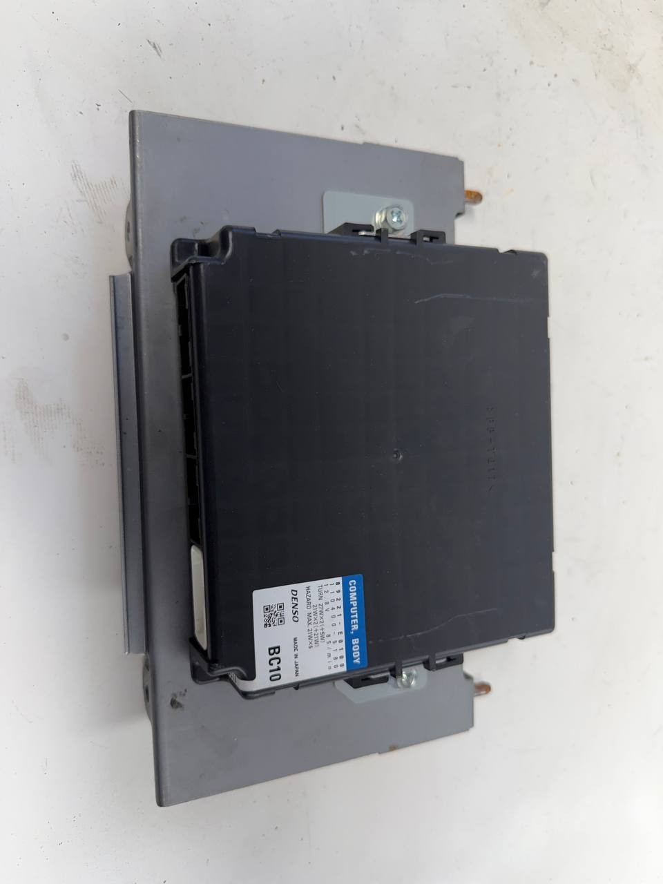 Hino 2021-2023 Body Control Module BCM ECU Denso 89221-E0100 / 110400-5180
