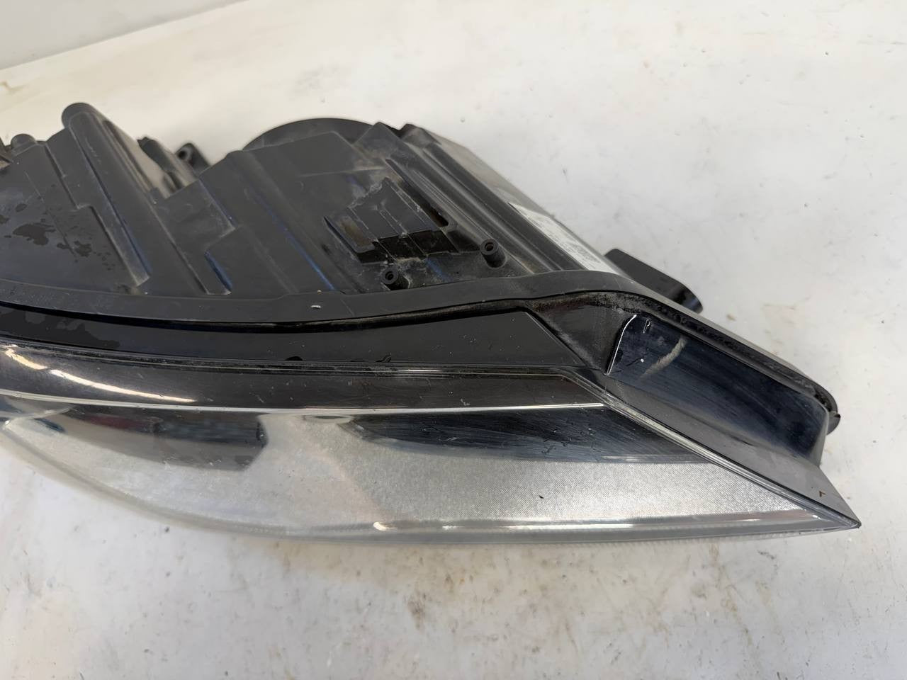 2015 VW Tiguan Right Headlight Headlamp Assembly 5N0941006B OEM Used
