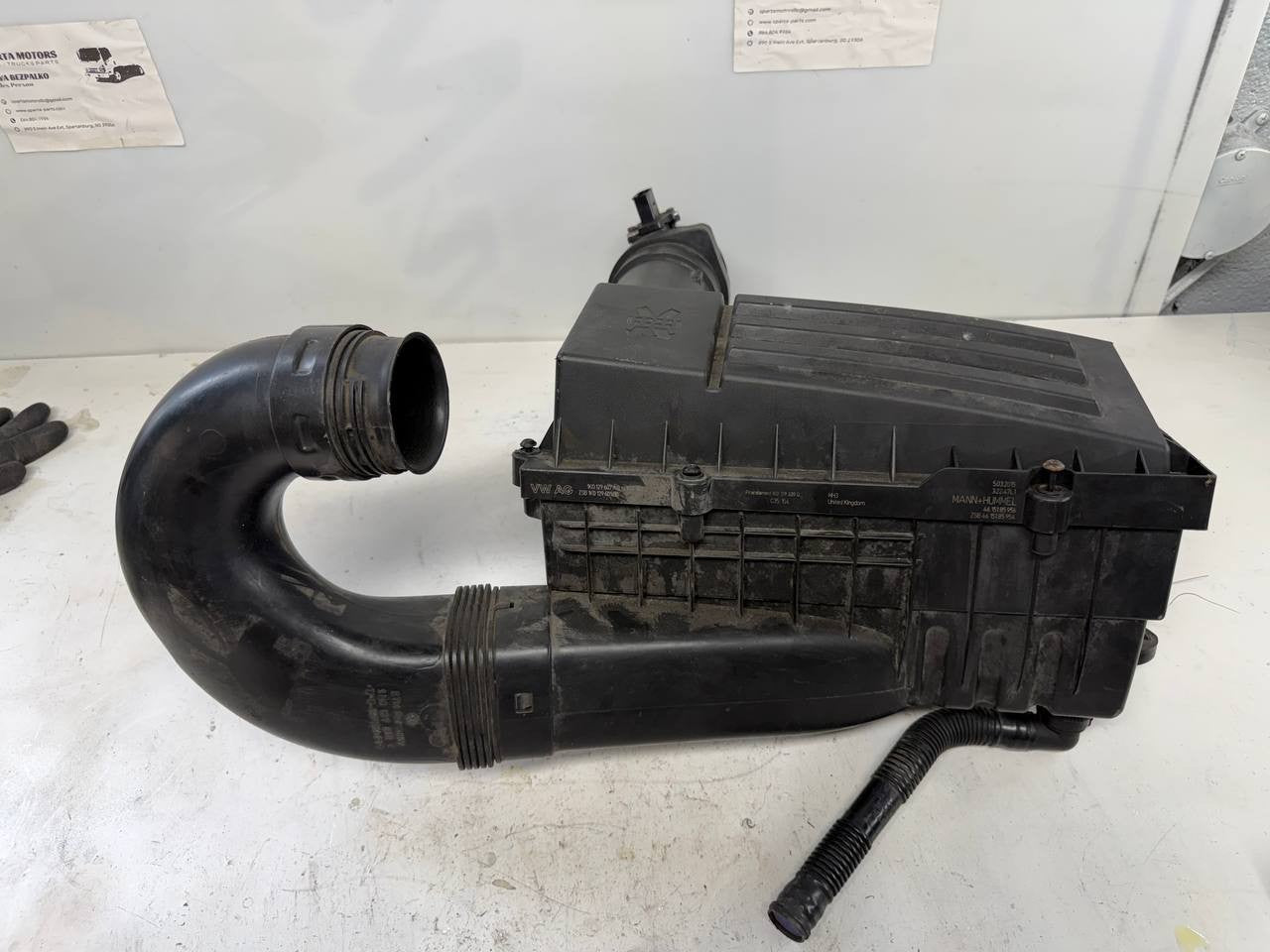 Volkswagen Tiguan 2015 Air Intake Air Filter Box Housing Assembly 1K0129607AG
