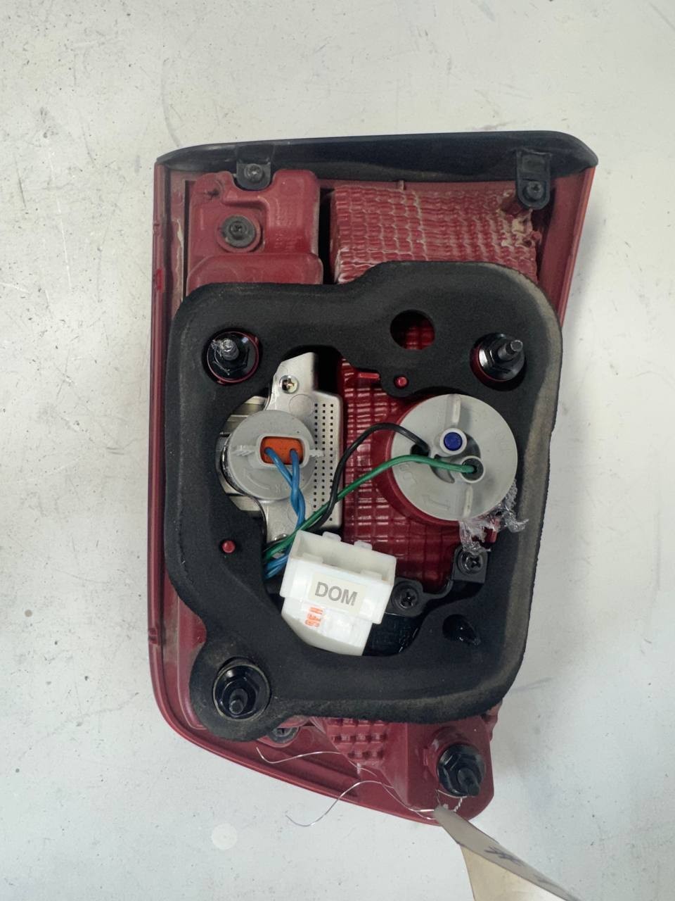 2015 Kia Sedona Right Rear Tail Light Lamp 92406A9010 OEM Used