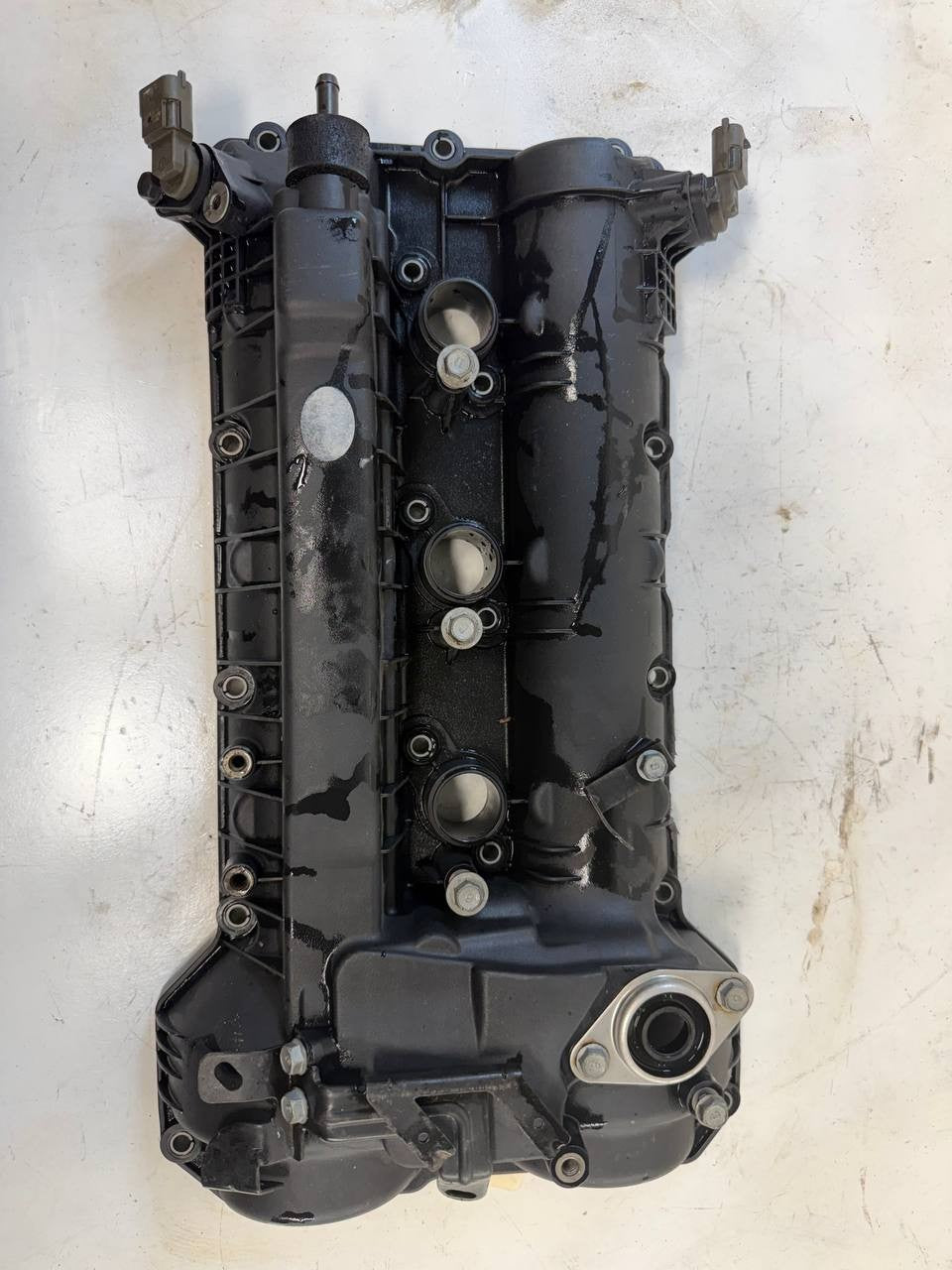 2016 Kia Sedona Valve Cover 22420-3CGA0 OEM Used