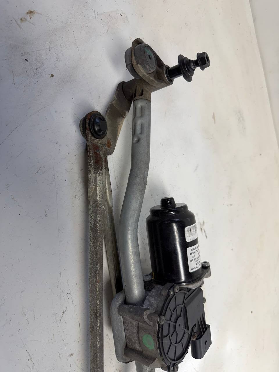 2020 VW Passat Front Windshield Wiper Linkage 561955023F OEM Used