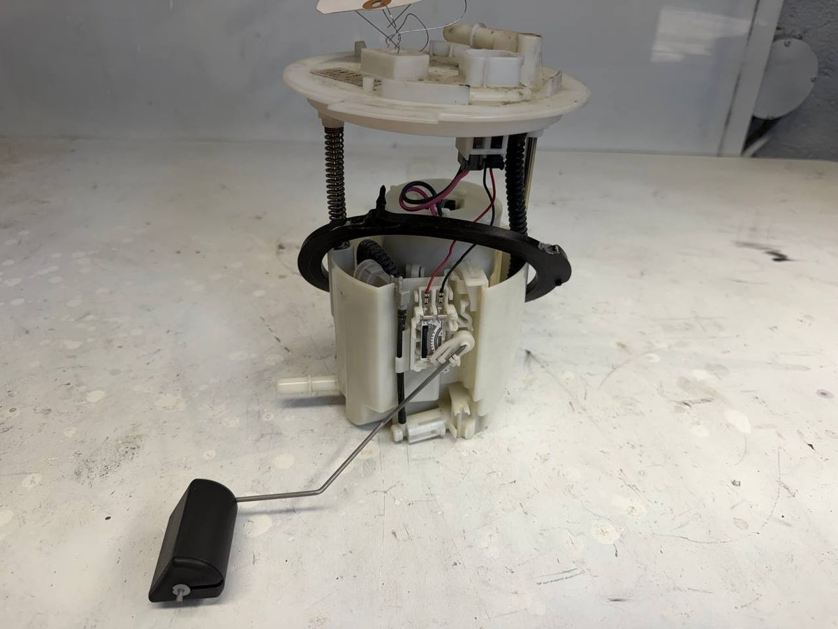 2012 Mazda CX-9 Fuel Pump 101962-6130 OEM