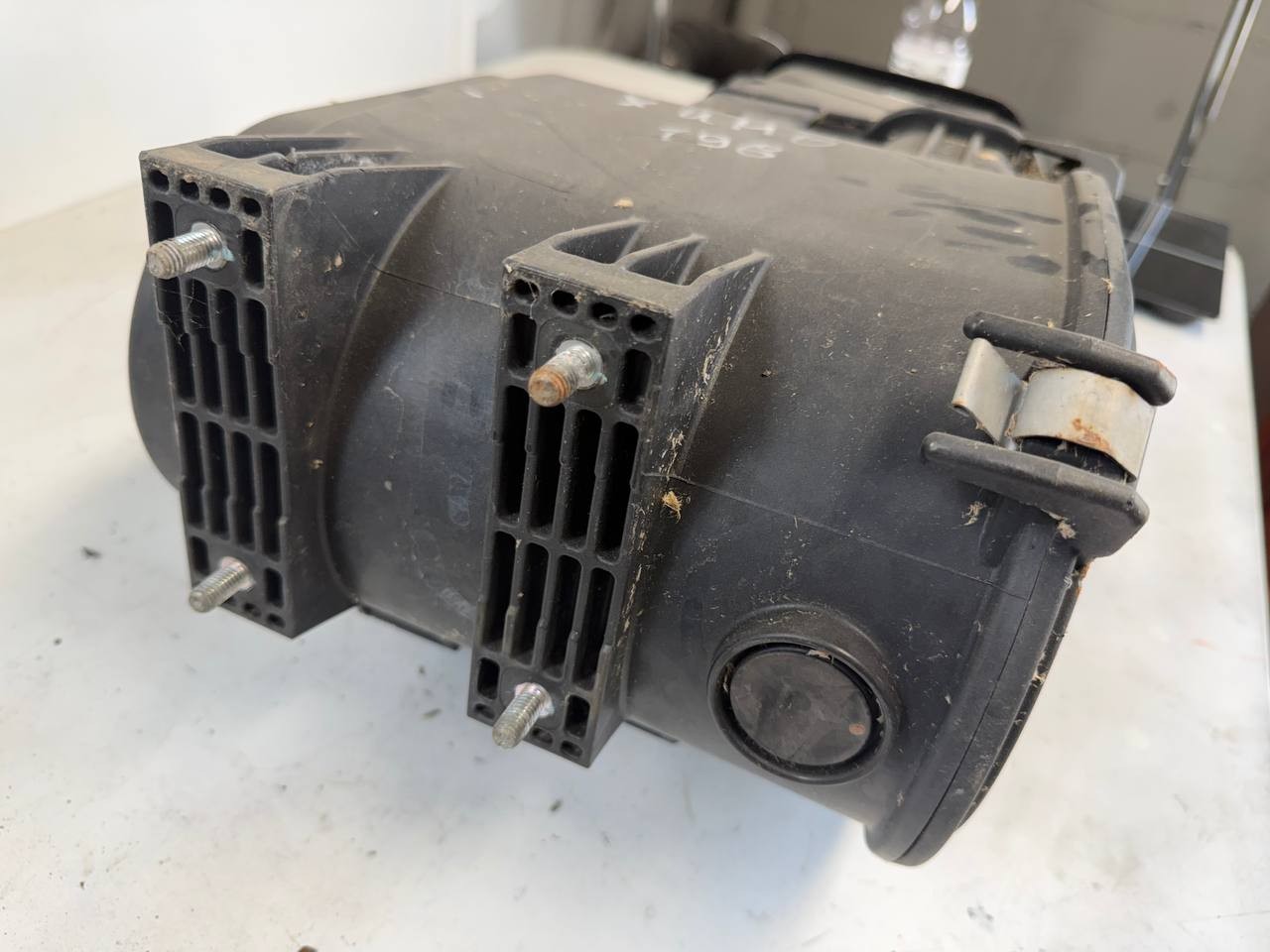 Hino 155 195 Air Filter Housing Air Cleaner Assembly OEM Used