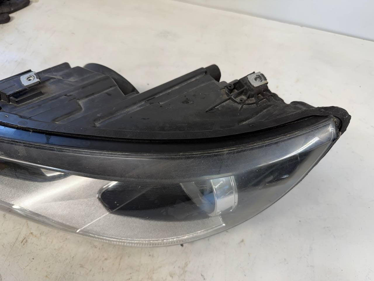 2015 VW Tiguan Left Driver Side Headlight Headlamp Assembly OEM LH Used