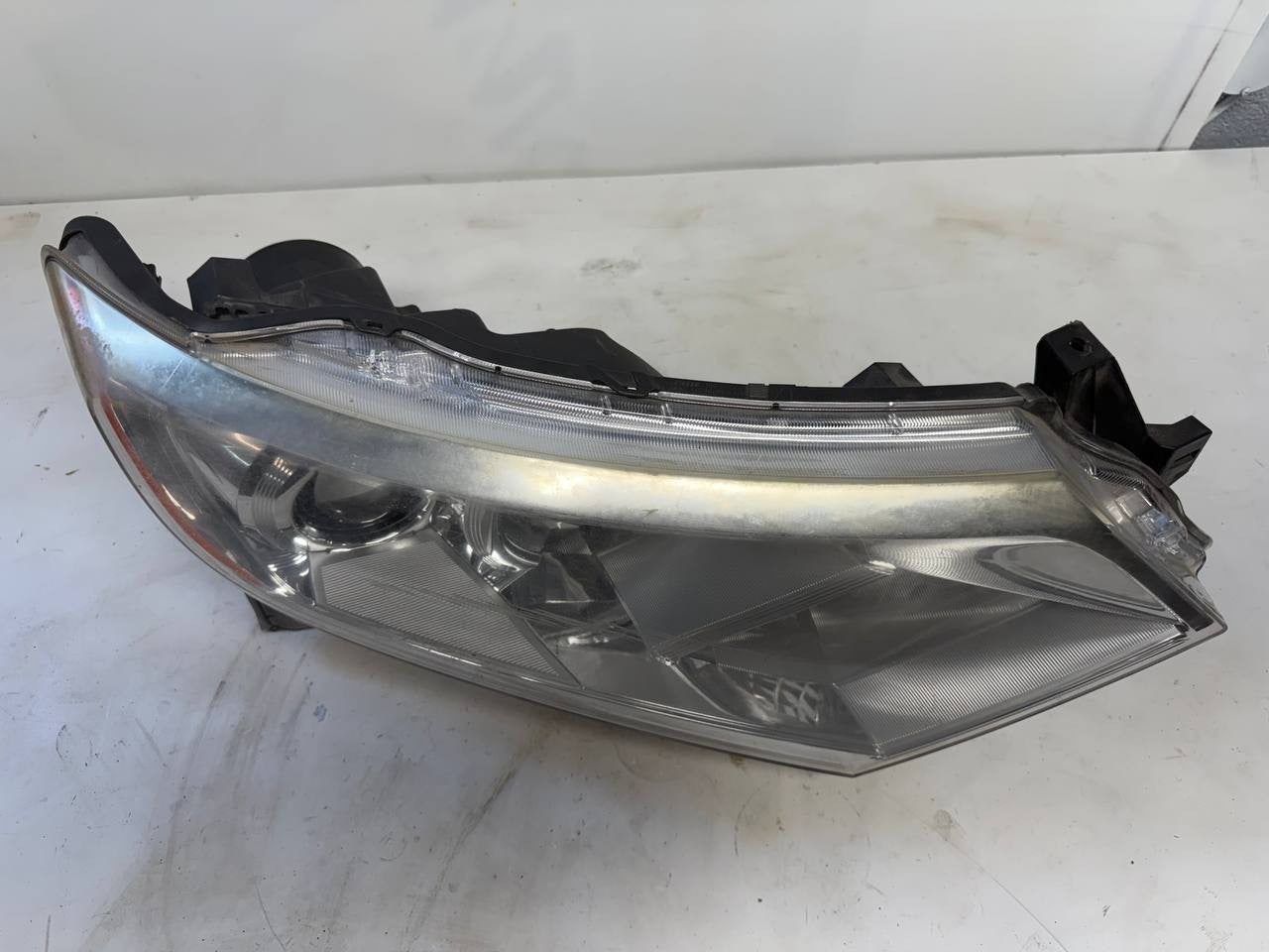 Nissan Quest 2012-2017 Right Side Headlight Headlamp RH OEM Halogen/Xenon Used
