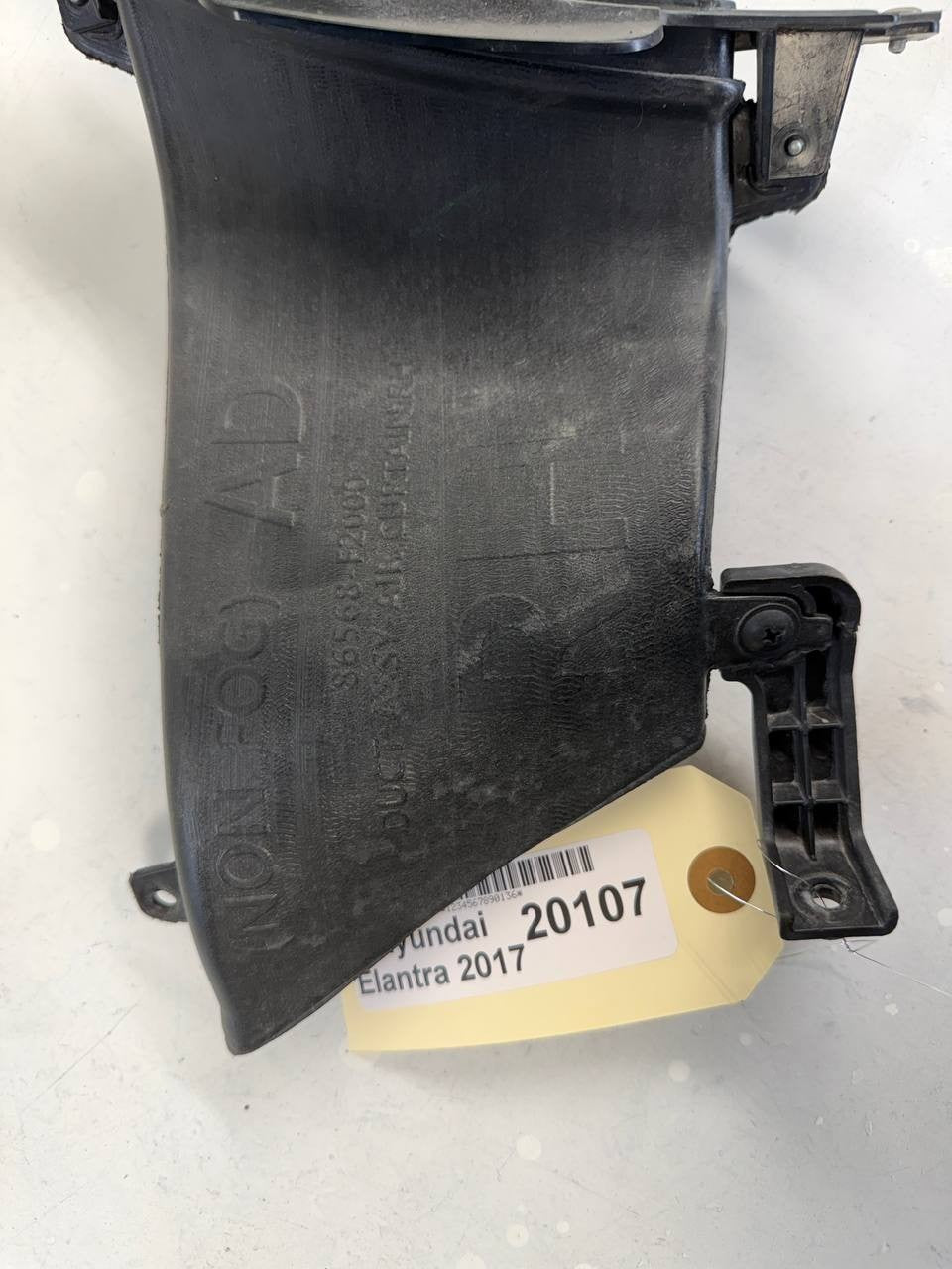 2017 Hyundai Elantra Front Bumper Air Duct Right RH 86568-F2000 OEM Used