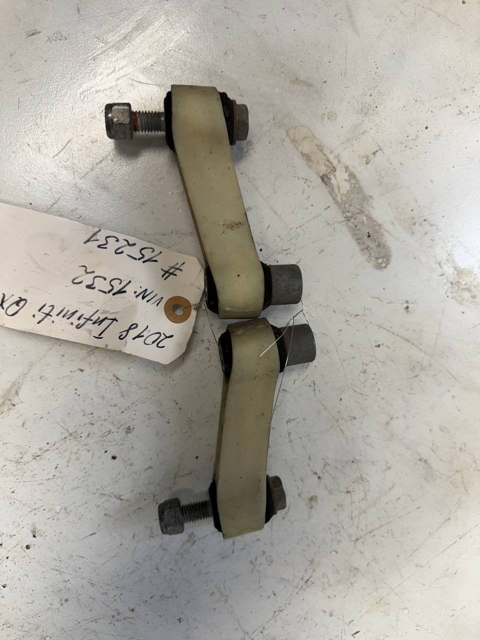 2018 Infinity qx30  Pair of Control Arms OEM Used