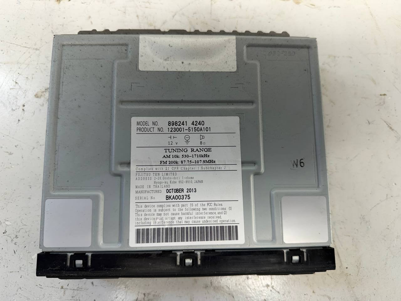 Isuzu NPR AM FM CD Radio Receiver 8982414240 OEM Used