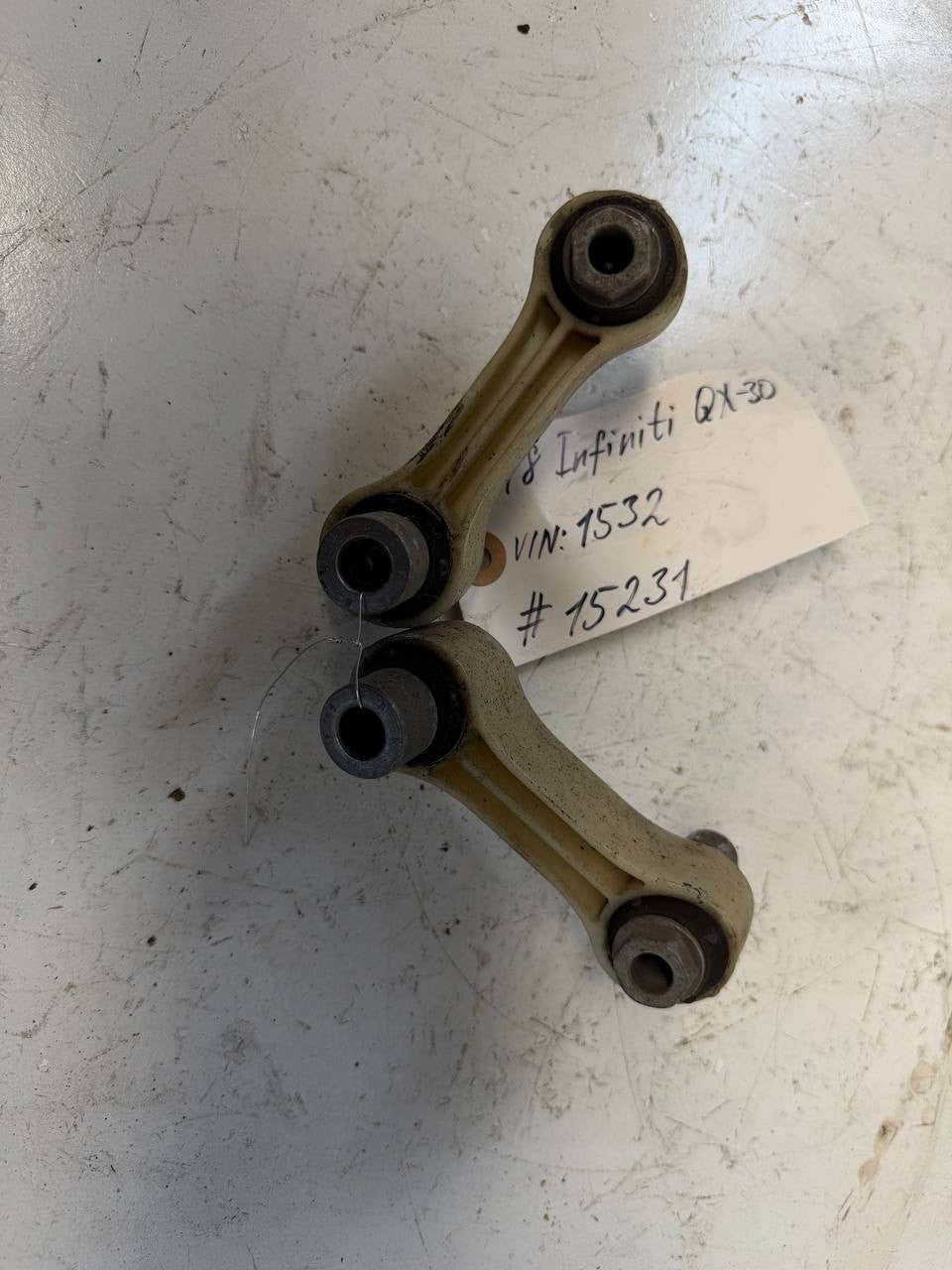 2018 Infinity qx30  Pair of Control Arms OEM Used