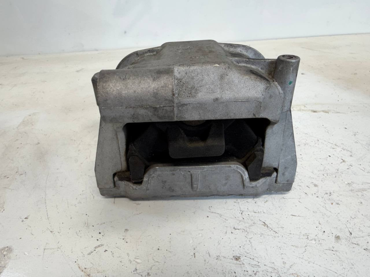 2015 VW Tiguan Right Engine Mount 5N0199262K OEM Used