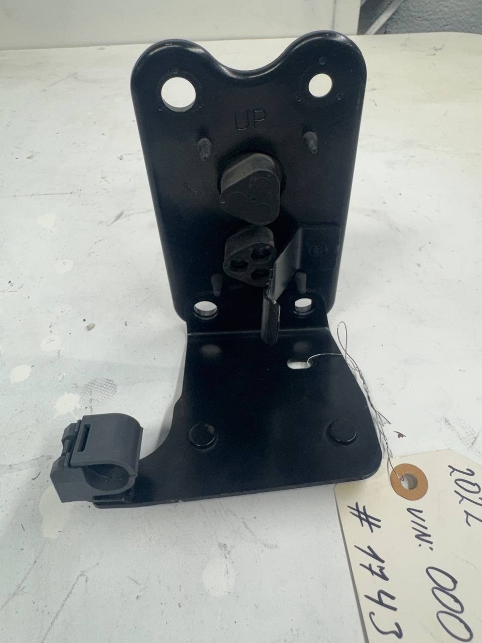 2022 Hino L6 Brake Air Line Mount Bracket Between Cab & Engine Compartment Used