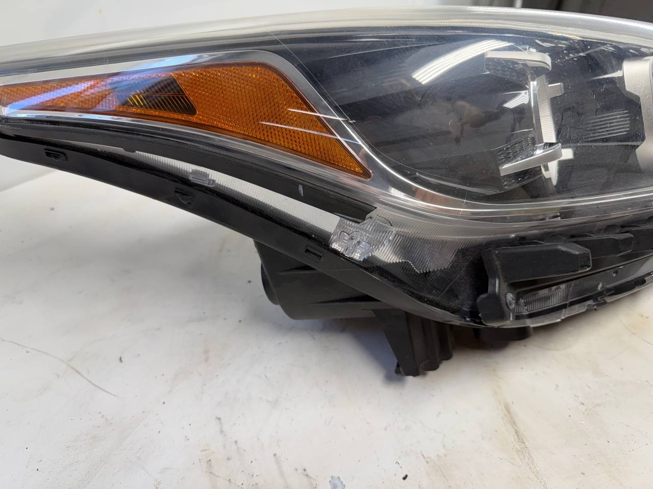 Kia Forte 2019-2021 Right Side Headlight Headlamp RH OEM Halogen/LED Used