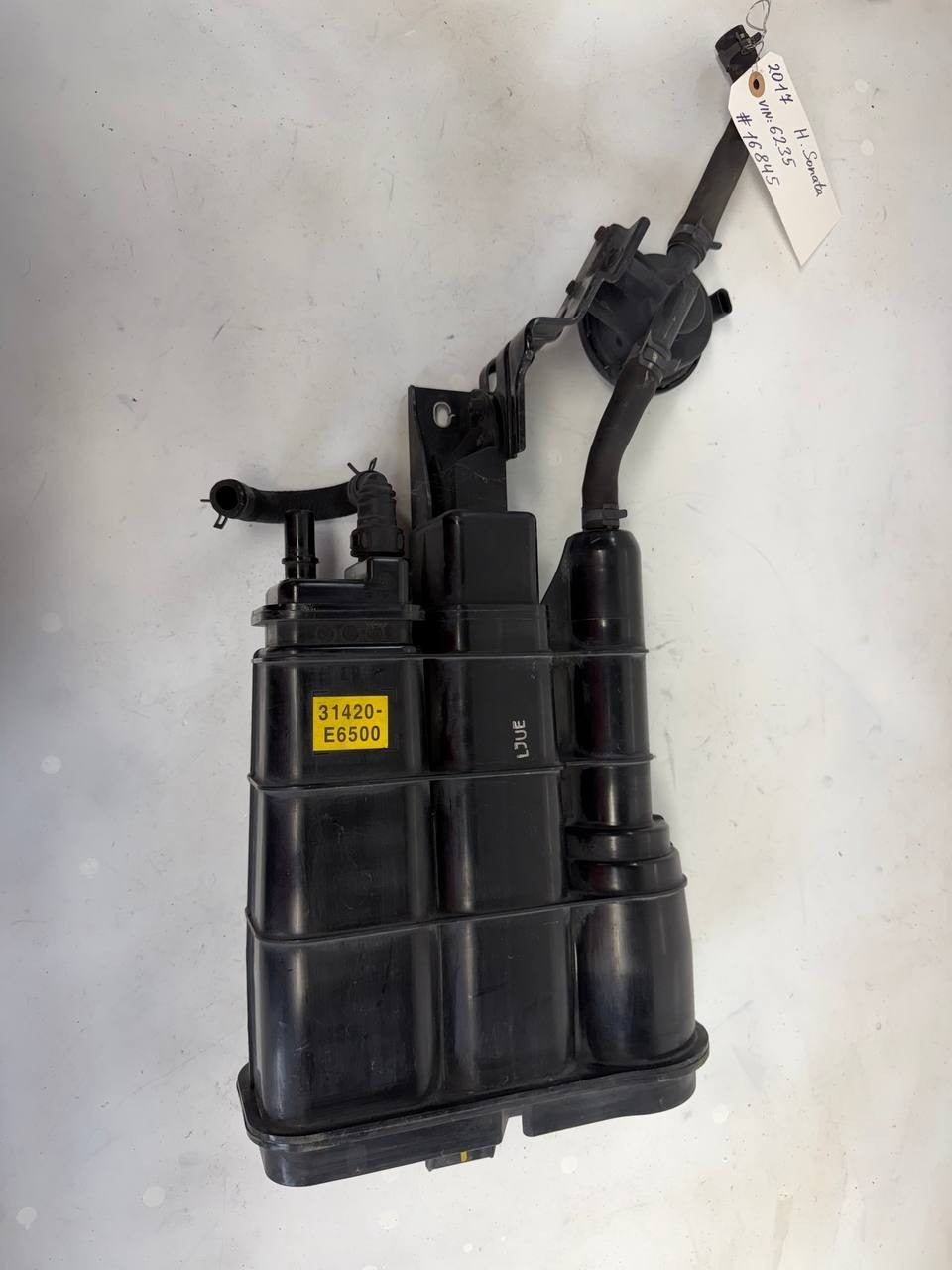 2016-19 Hyundai Sonata Hybrid EVAP Charcoal Canister Vapor Assembly 31420-E6500