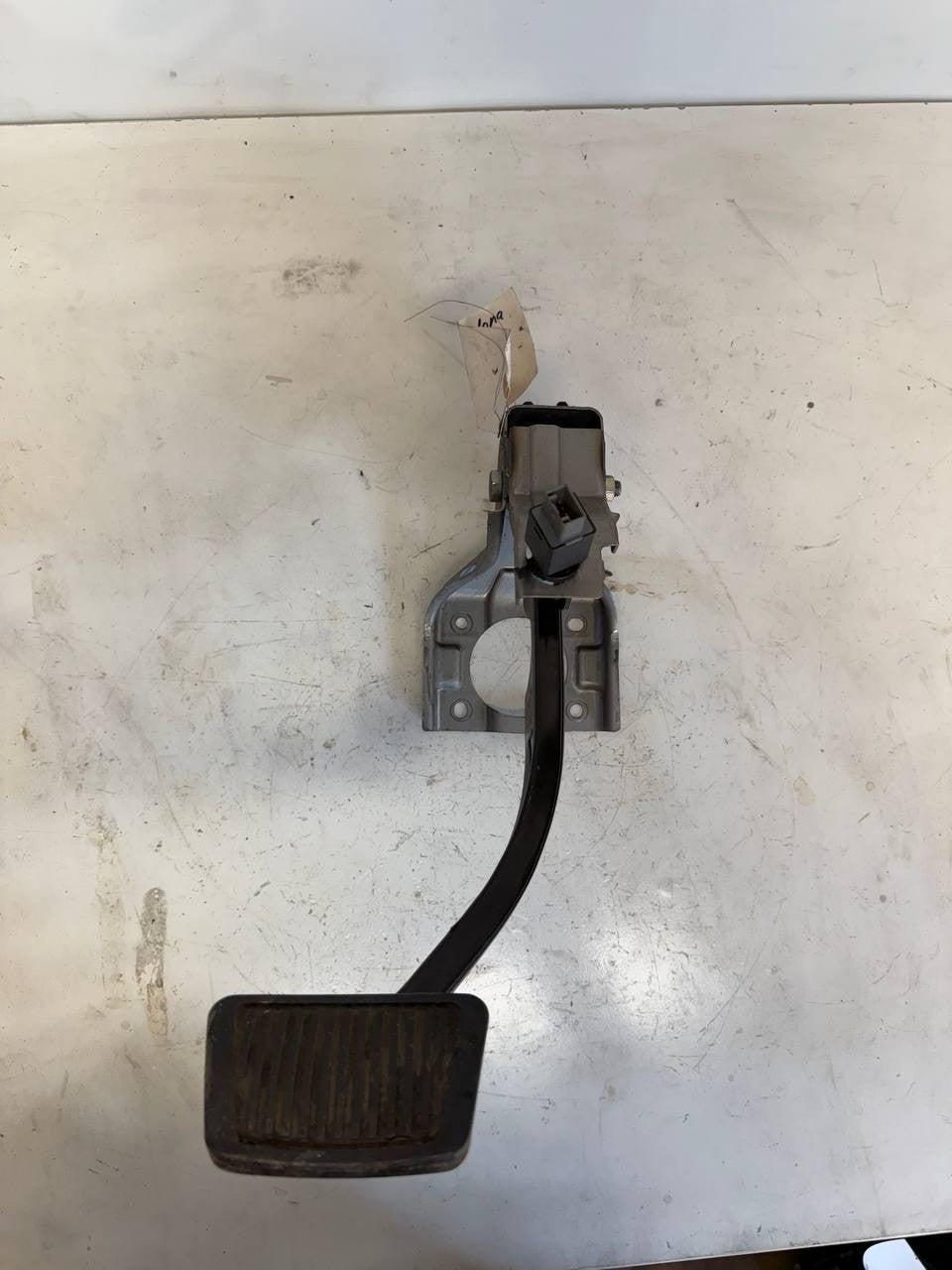 2015 Kia Sedona Brake Pedal Assembly OEM Used
