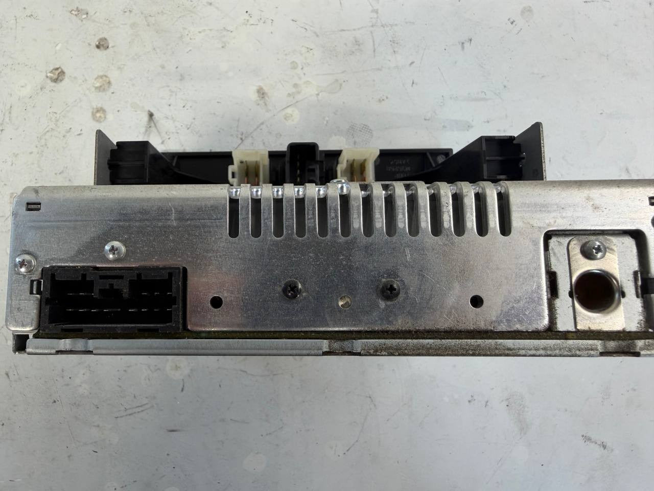 2008-2010 Isuzu OEM Single DIN AM/FM CD Player Audio Head Unit 2-90104-801-0 OEM