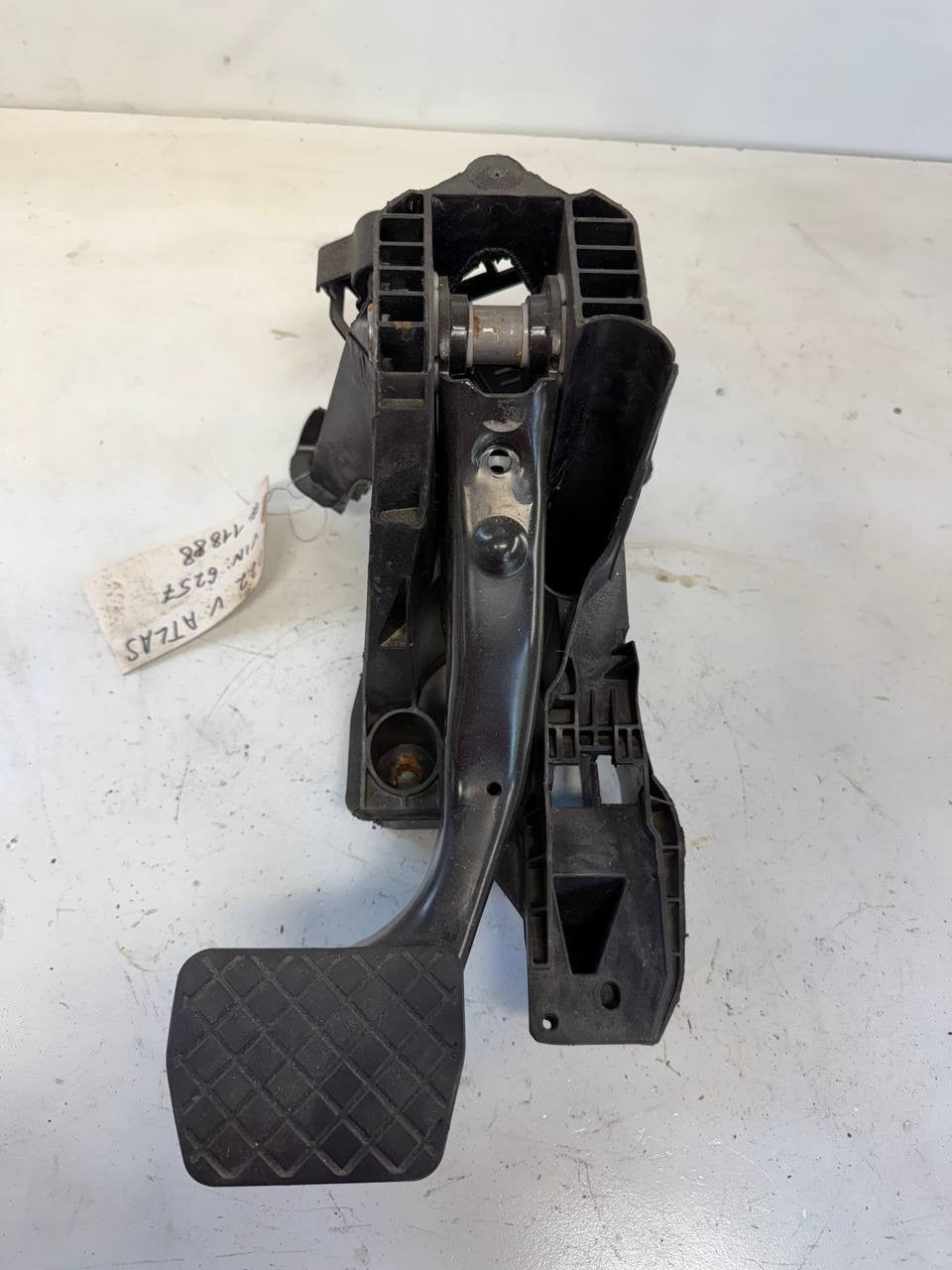 2022 Volkswagen Atlas Brake Pedal Assembly OEM Used
