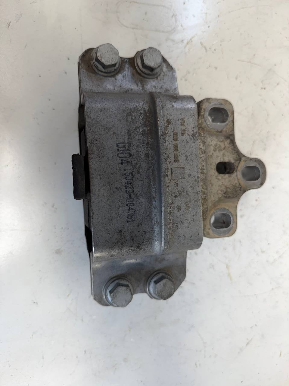 2015 VW Tiguan Right Engine Mount ЗC0199555 OEM Used