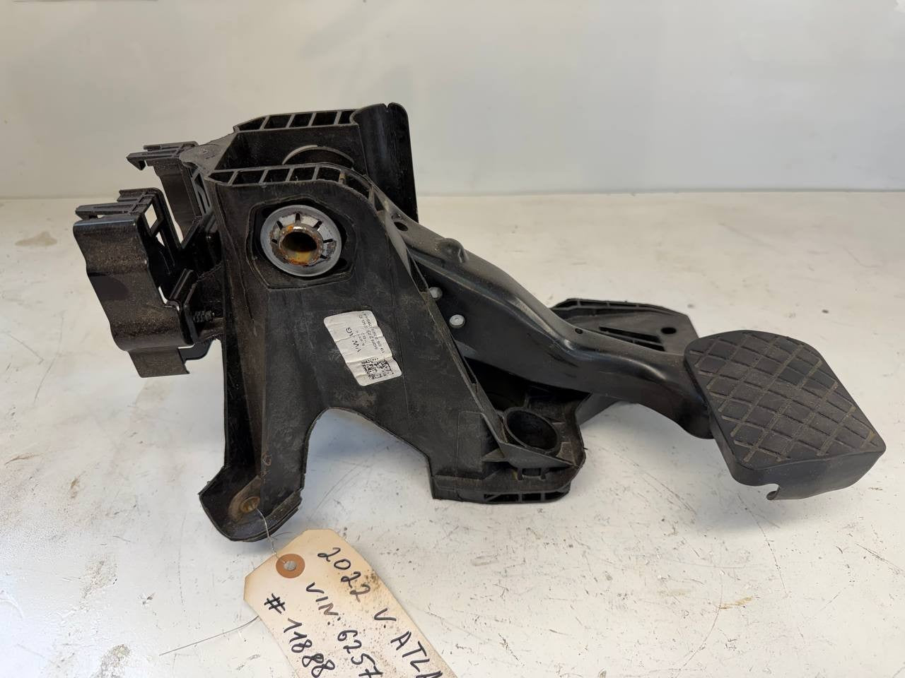 2022 Volkswagen Atlas Brake Pedal Assembly OEM Used