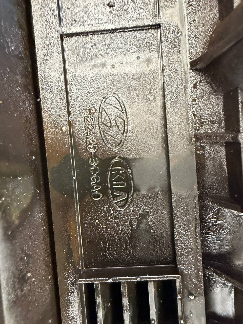 2016 Kia Sedona Valve Cover 22420-3CGA0 OEM Used