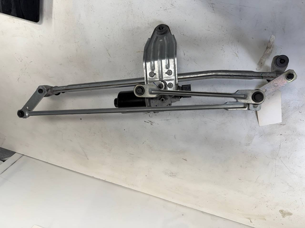 2022 VW Atlas Windshield Wiper Linkage W000089134 OEM Used