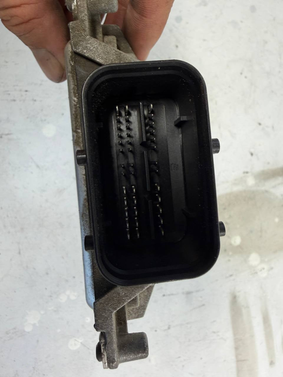 2014-2016 Kia Cadenza Injector Driver Module IDM 39172-3C010 OEM Used