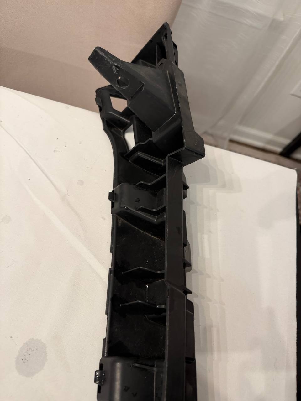 Mercedes-Benz W204 Front Bumper Center Support A2048854665 OEM Used