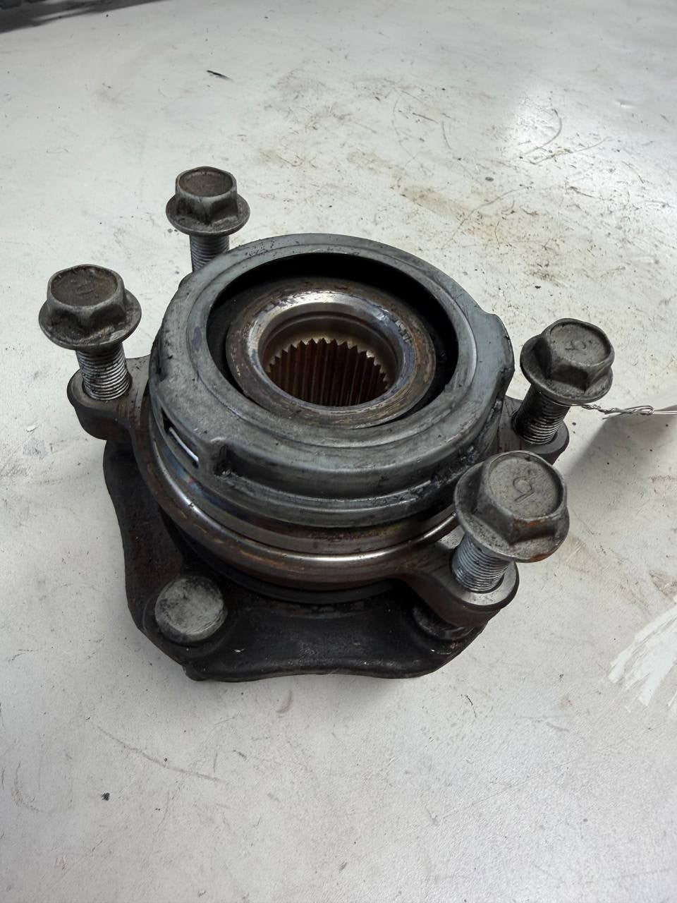 2017 Nissan Murano Front Right Wheel Hub Assembly OEM Used