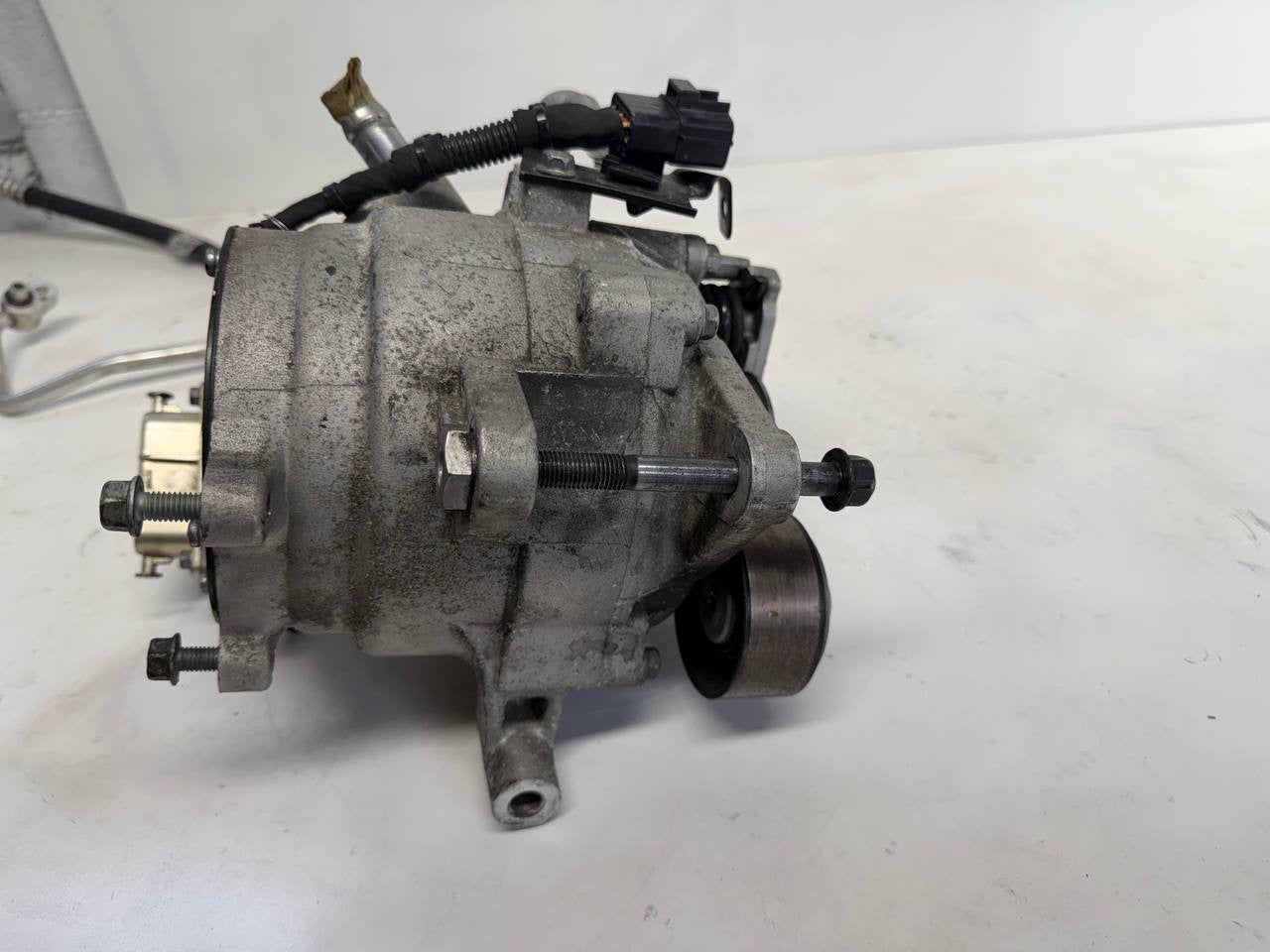 2017 Hyundai Sonata Serpentine Belt Tensioner 25281-2E650 OEM Used