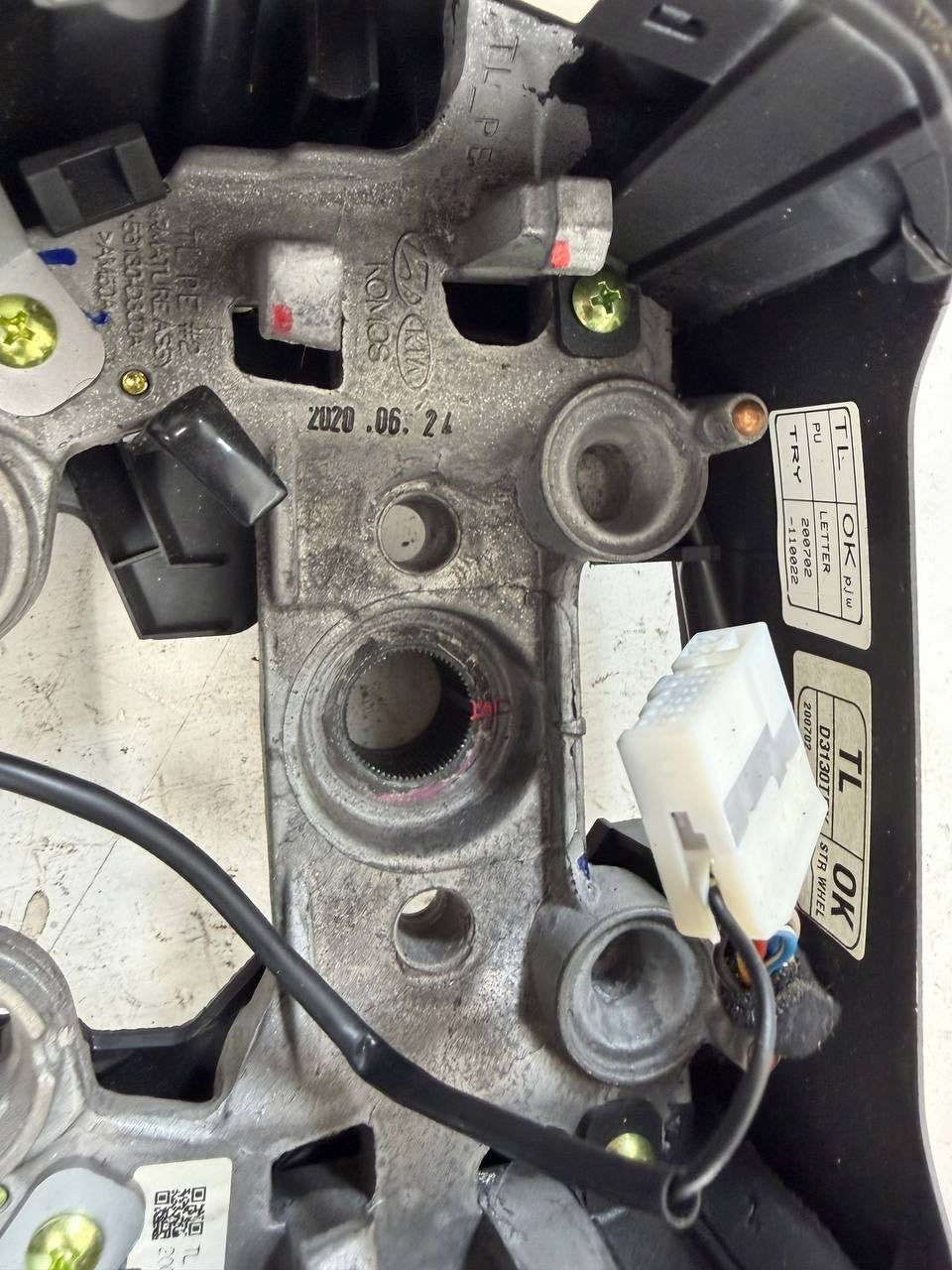 2020 Hyundai Tucson Steering Wheel Assembly OEM Used