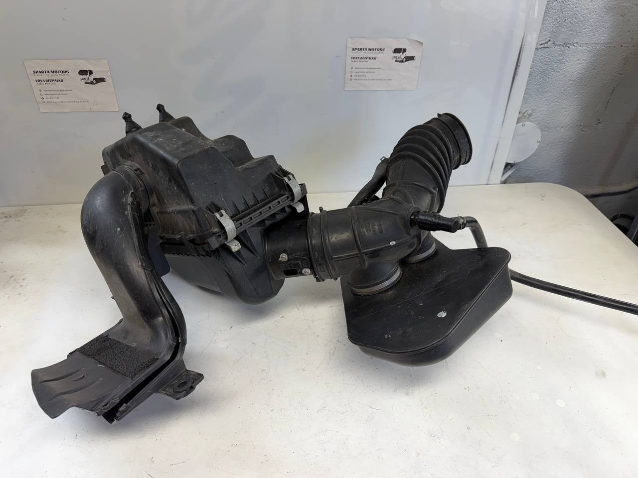 2009 Mazda cx9 Air Cleaner Intake Box Assembly OEM Used