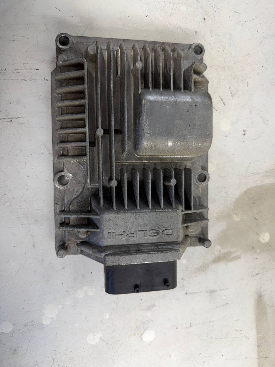 2014-2016 Kia Cadenza Injector Driver Module IDM 39172-3C010 OEM Used