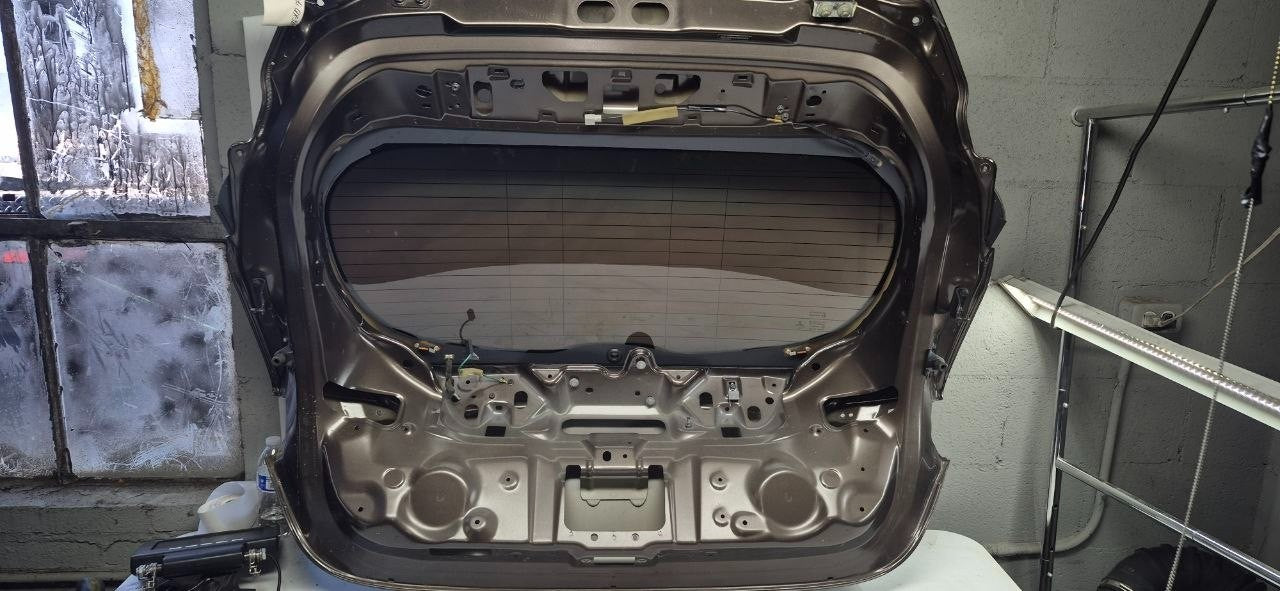 2017-2018 INFINITI QX30 LIFTGATE TAILGATE BACK DOOR GRAY METALLIC OEM