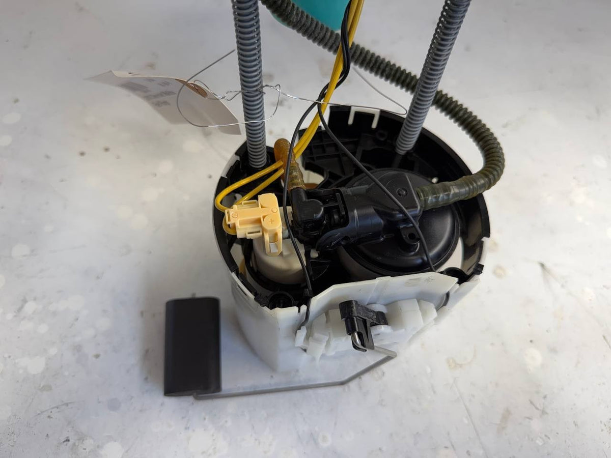 2018 Chevrolet Malibu Fuel Pump A2C19742300 OEM